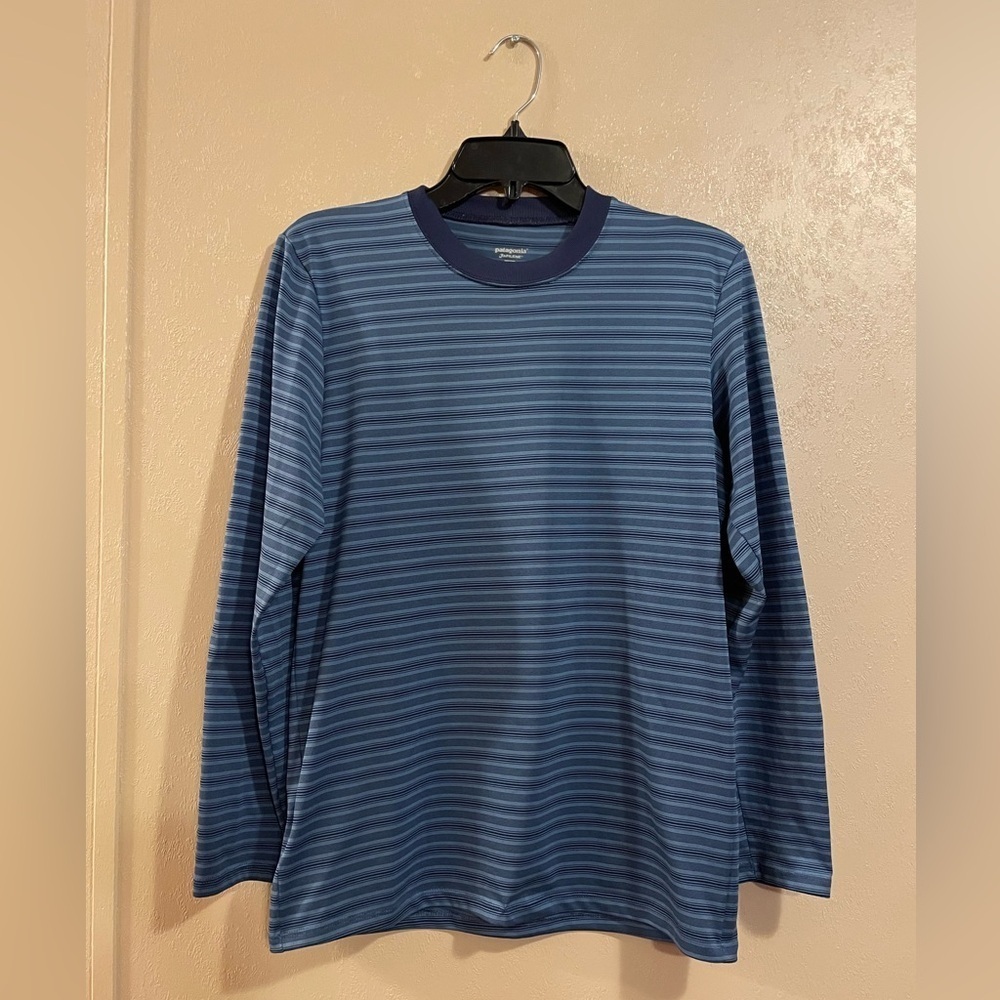 Patagonia Men's Long-Sleeved Capilene shirt sz S